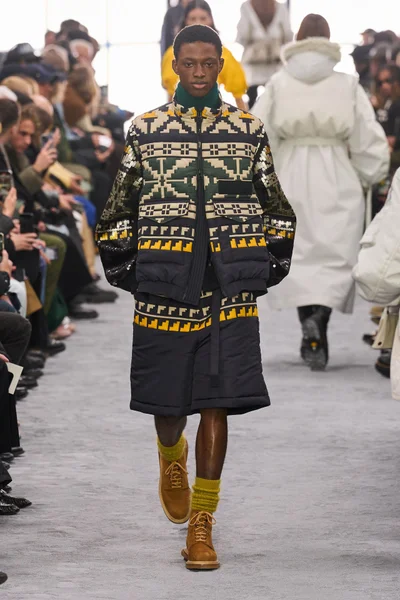 Look 16